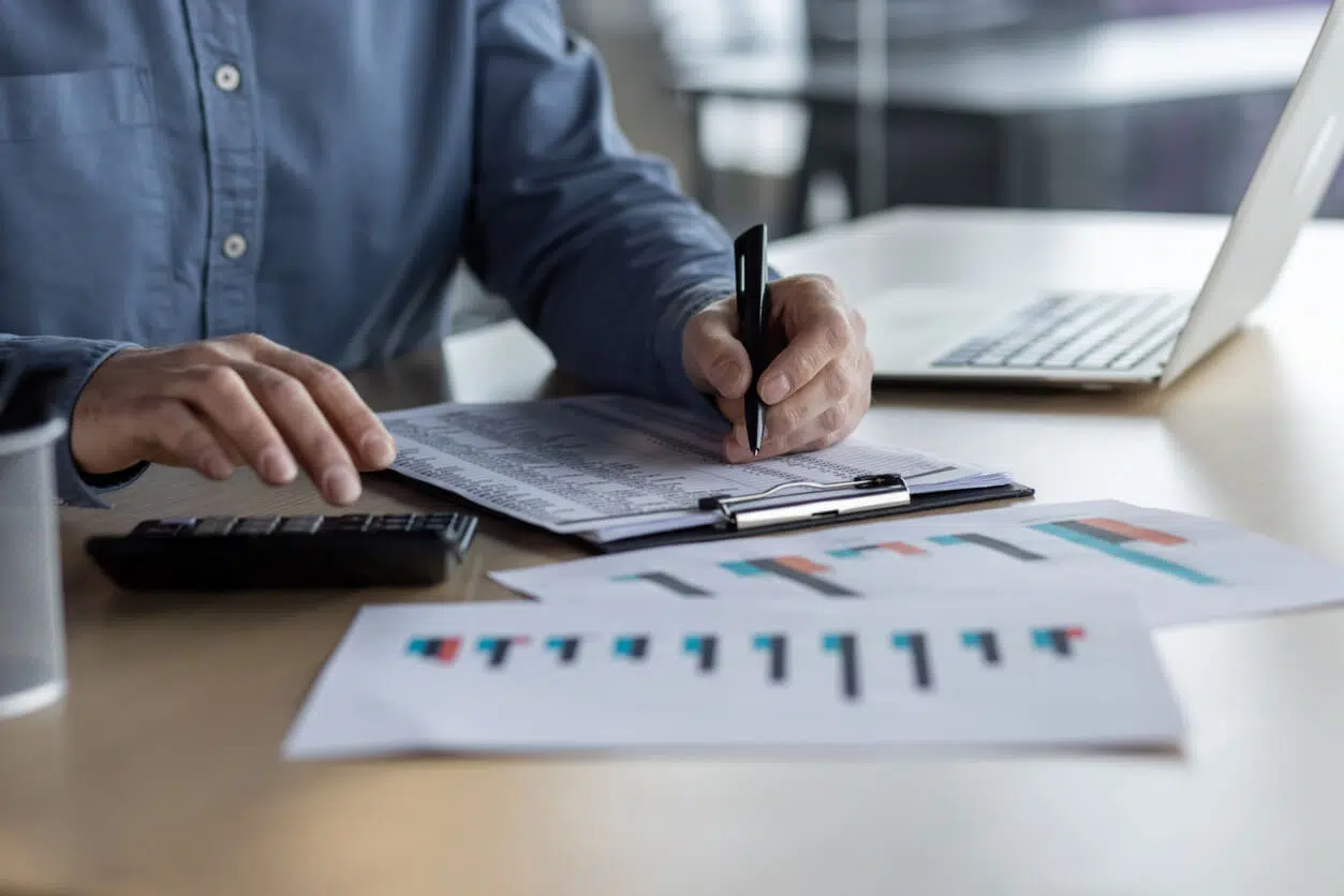 Corporate accounting spreadsheet and calculator review for California regular rate of pay and Alvarado overtime auditing.